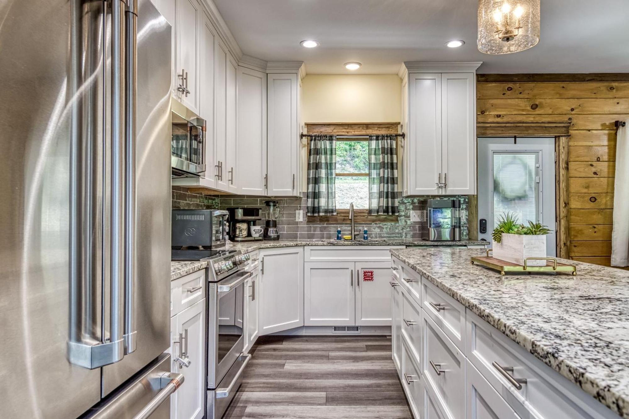 Alpine Splash - Luxury - Private Indoor Pool, Theatergaming, Large Yard, Pond, Basketball Court!!! Sevierville Eksteriør billede